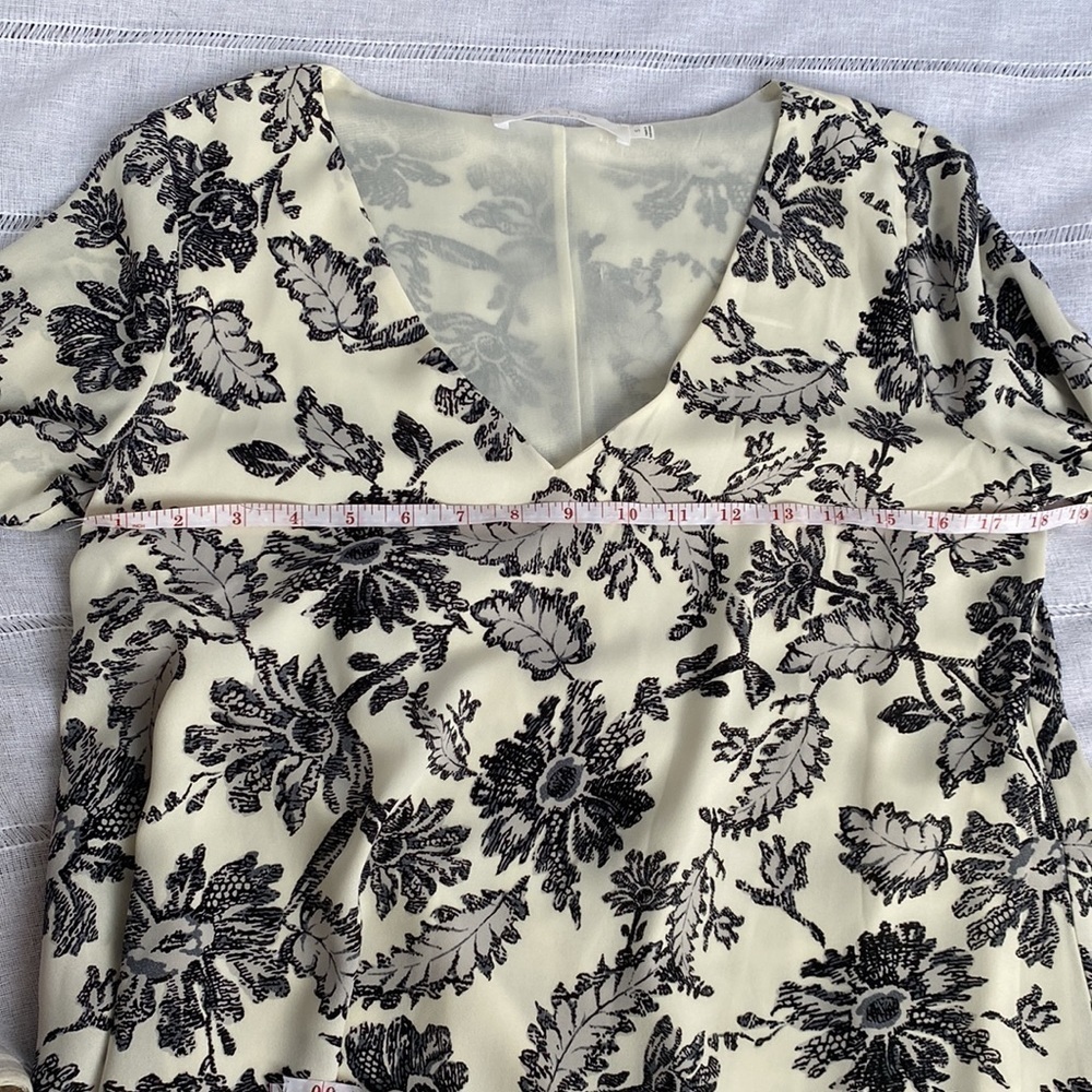 NWOT ASTR The Label mini dress with v-neck and statement sleeves. - Picture 7 of 16